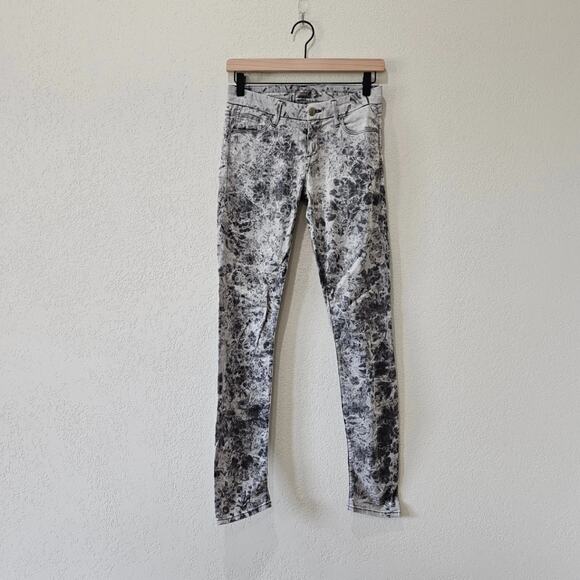 Mother The Looker in Rebel at Night - Picture 2 of 16